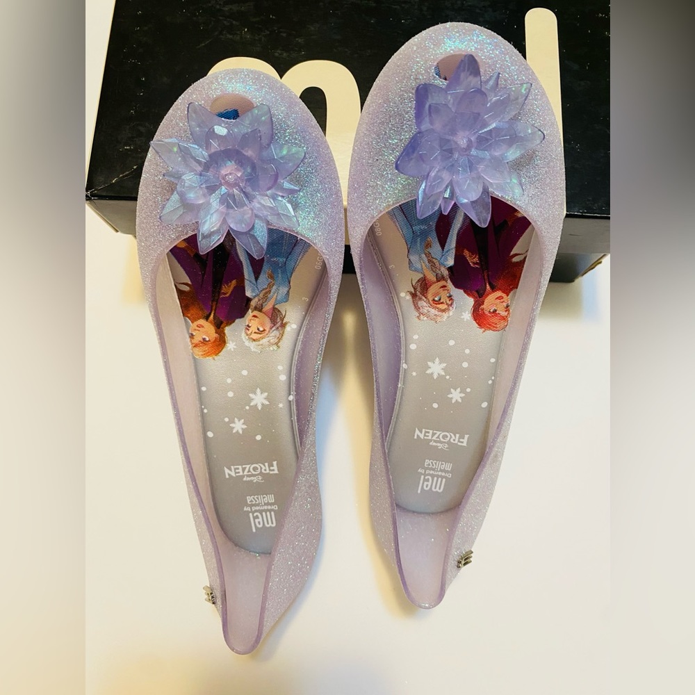 NEW!! Mini Melissa frozen shoes size 4 (big kid)